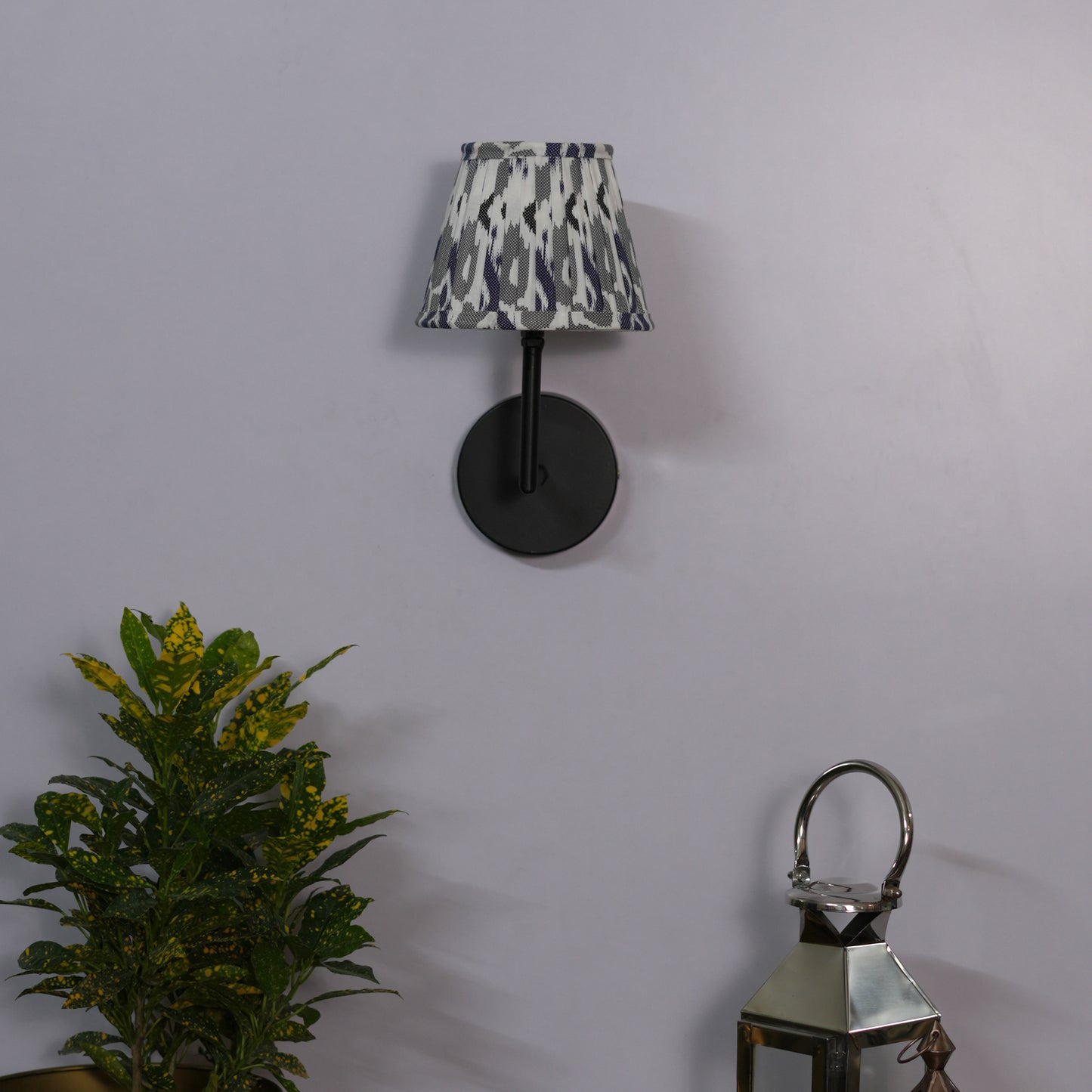 Polaris wall light