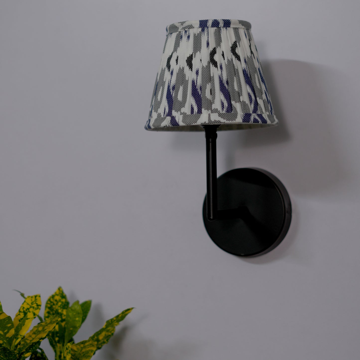 Polaris wall light