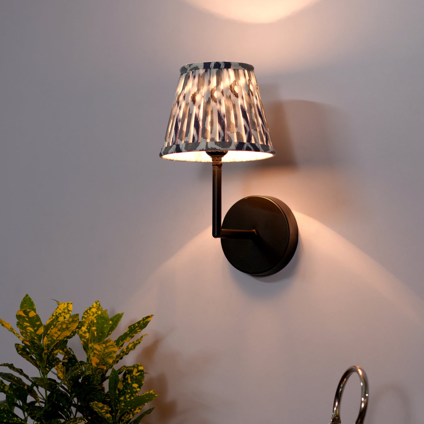 Polaris wall light