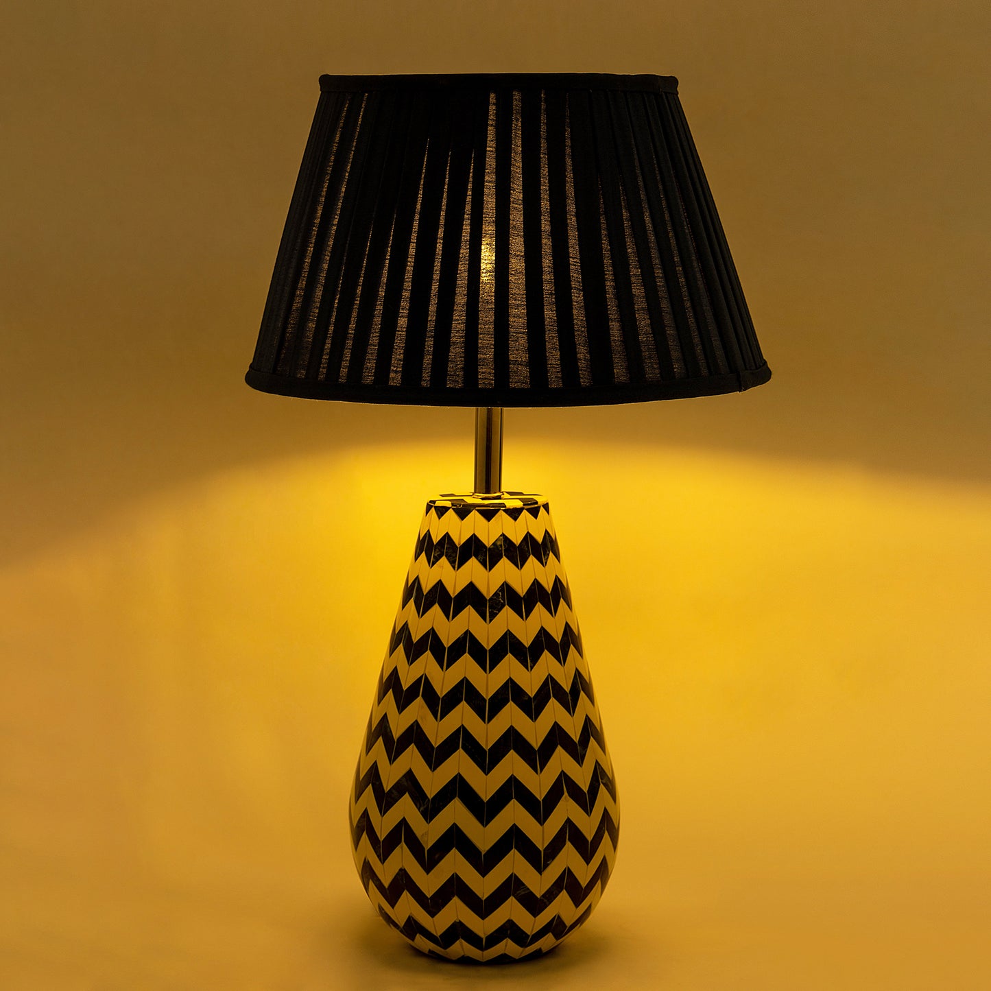 CHEVRON BASE LAMP