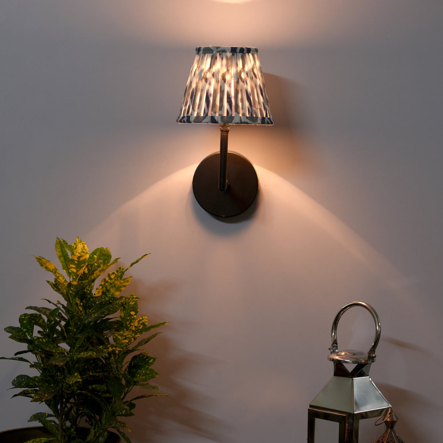 Polaris wall light